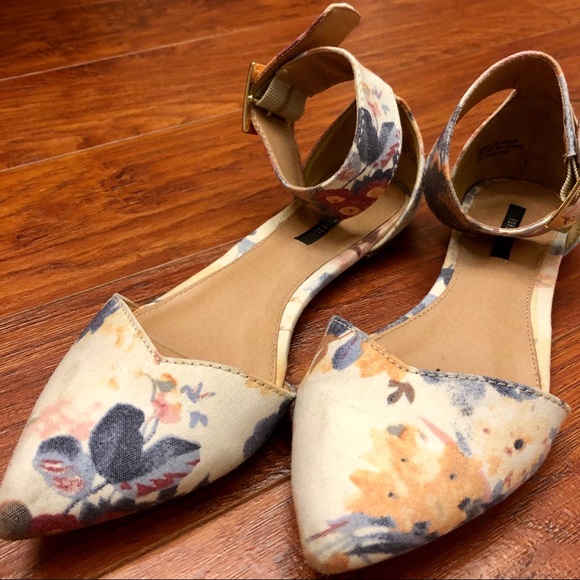Floral Flats - Picture 1 of 2